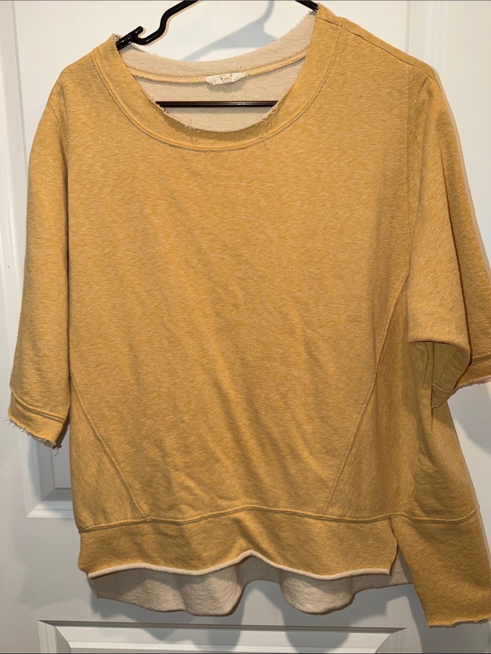 easel Boxy Short-Sleeve Sweatshirt in Mustard